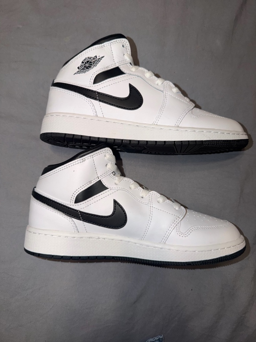 Jordan 1 Mid - Reverse Panda - 7W - Picture 2 of 4